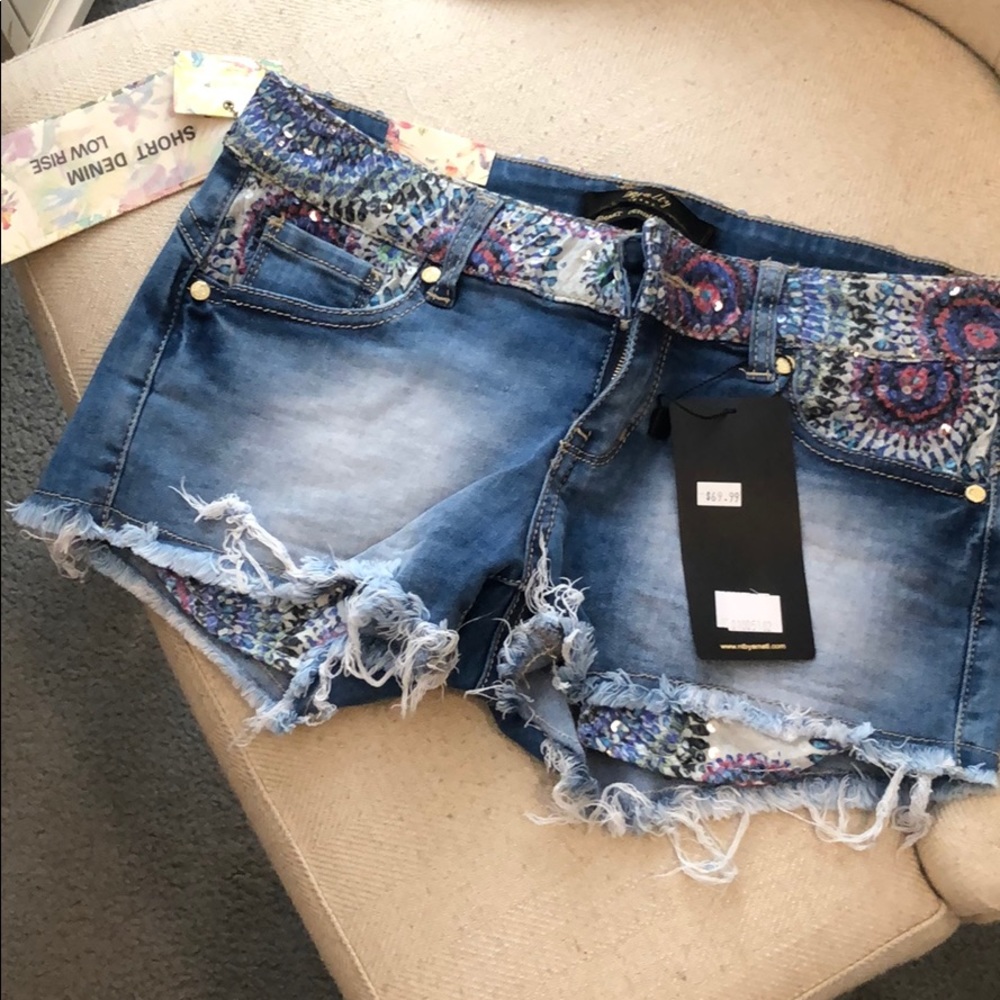 NWT** Sequenced jean shorts